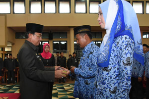 Bupati HM Wardan Ambil Sumpah Janji PNS Formasi Tahun 2014